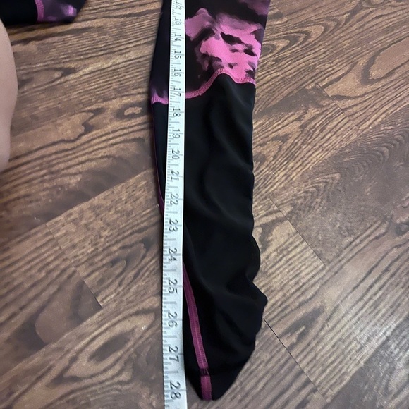 LULULEMON Sweaty Endeavor Tight. Size 4 - Picture 7 of 8